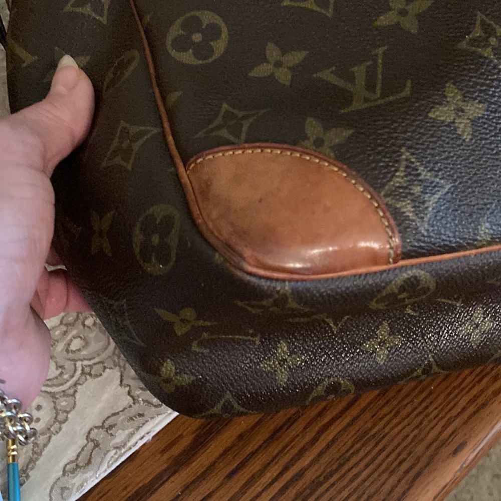 Louis Vuitton EUC XL Monogram Danube GM Shoulder Bag with Monogram strap w/COA - Picture 12 of 17